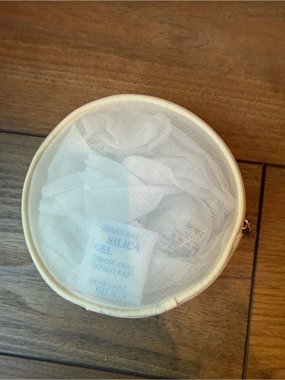 Dior Cream Round Mesh 🦋 Pouch with Gold CD Zip - Picture 3 of 13